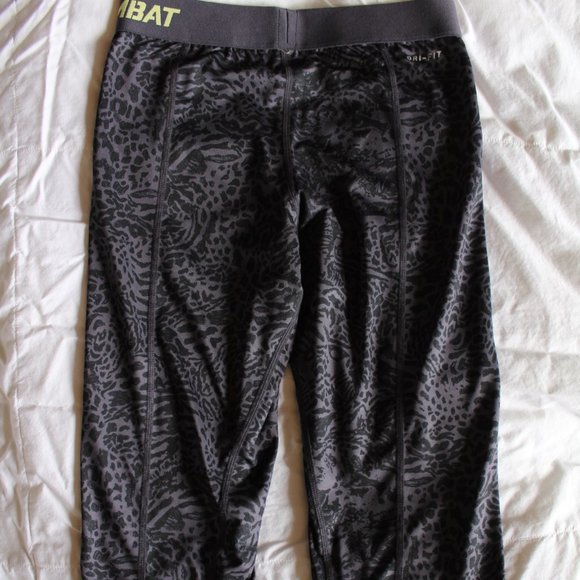 Gray/Black Compression Fit Capri Leggings ~S~ - Picture 6 of 7